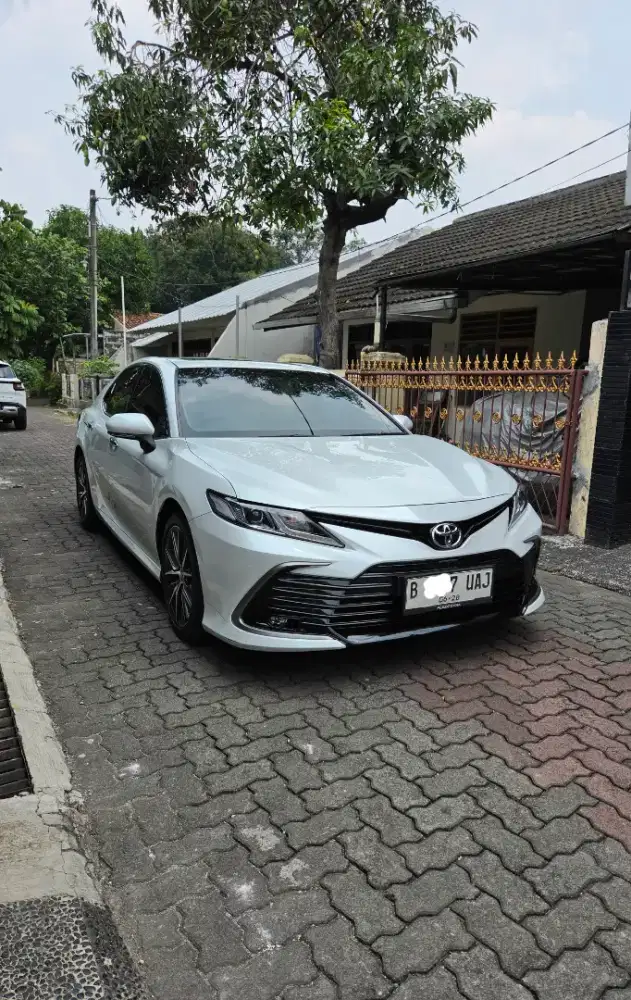 Toyota New Camry 2.5 V Tahun 2023 Facelift Putih