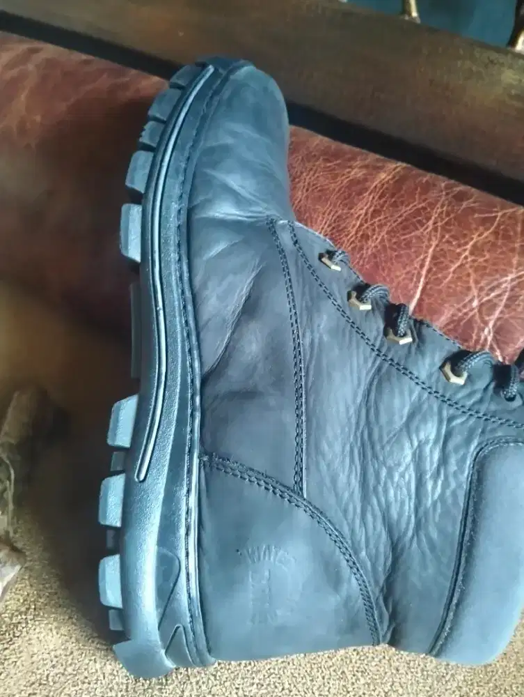 Sepatu Boots merk BW