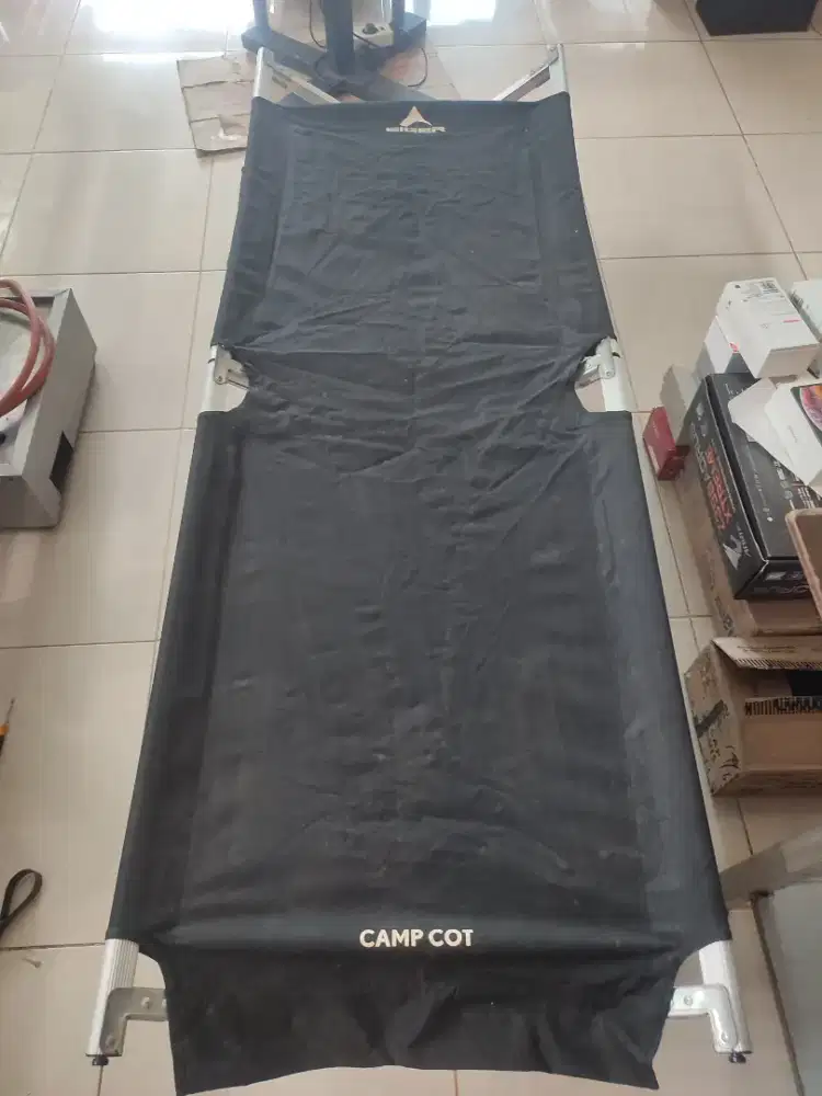 Tempat tidur lipat lapangan