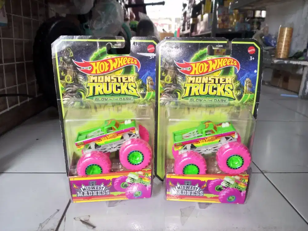 Mainan Anak Hot wheels truck monster glow in the dark
