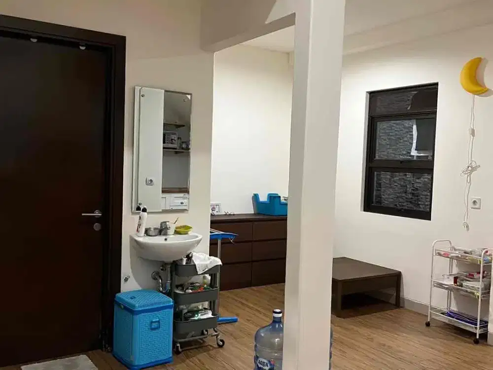 Rumah Padmagriya Podomoro Park
SHM
Luas tanah: 66m2
Luas bangunan: 88m2
2 lantai
Kamar tidur: 3
Kamar mandi: 1
Listrik: 5500 watt karena ada kompor induksi dan water heater
Air: PDAM, ada ground water tank 1.000 liter
Hadap: Timur laut

Full furnished:
-