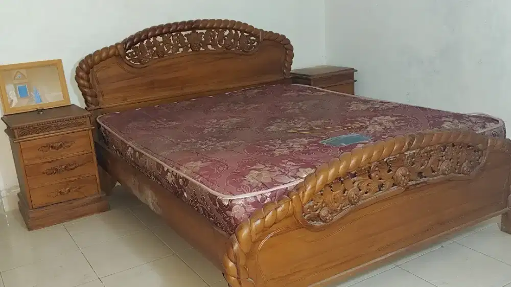 Ranjang Kayu Jati