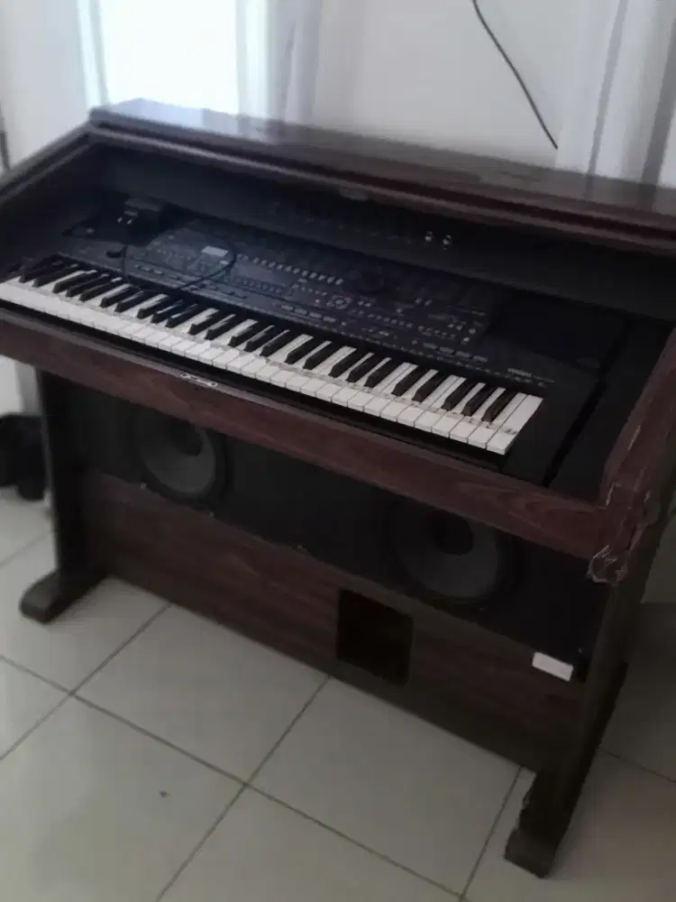 Jual Keyboard lengkap dg sound systemnya