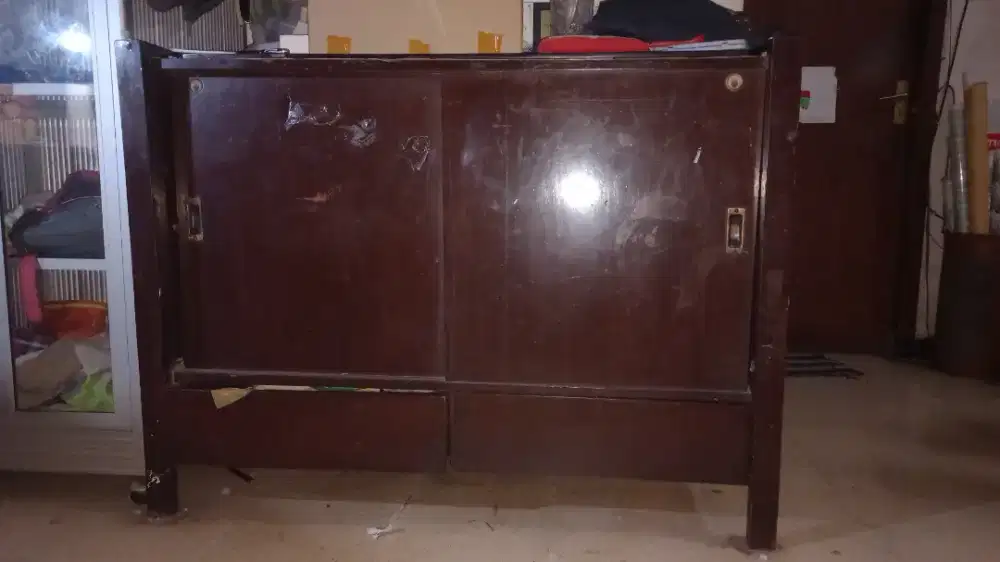Buffet/ meja dengan lemari pintu geser