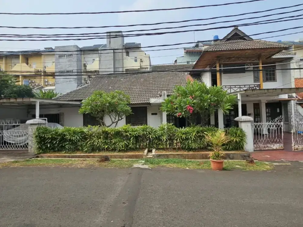 DIJUAL RUMAH LAMA DALAM KOMPLEK ASRI RADIO DALAM KEBAYORAN BARU JAKARTA SELATAN