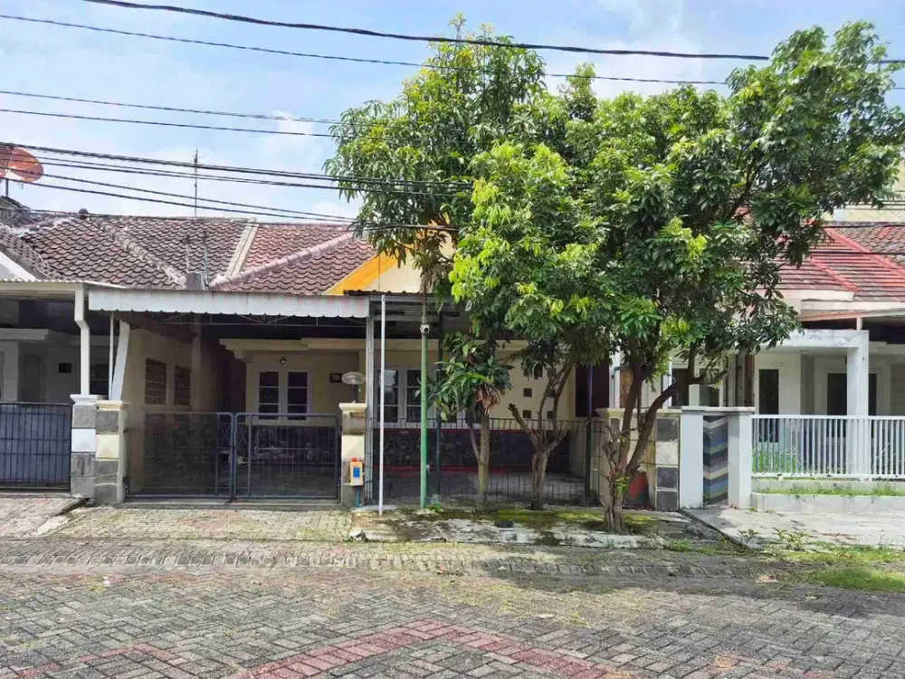 Turun Harga! Rumah Hunian di Perumahan Elite Araya Blok Depan Luas 160 m2