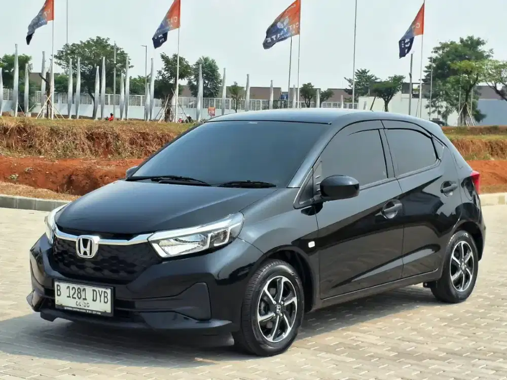 Honda Brio E Satya  Automatic 2025 Bensin Hitam Metalik Low km 8 rb