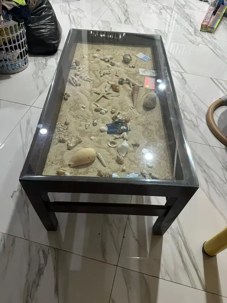Meja kaca ruang tamu