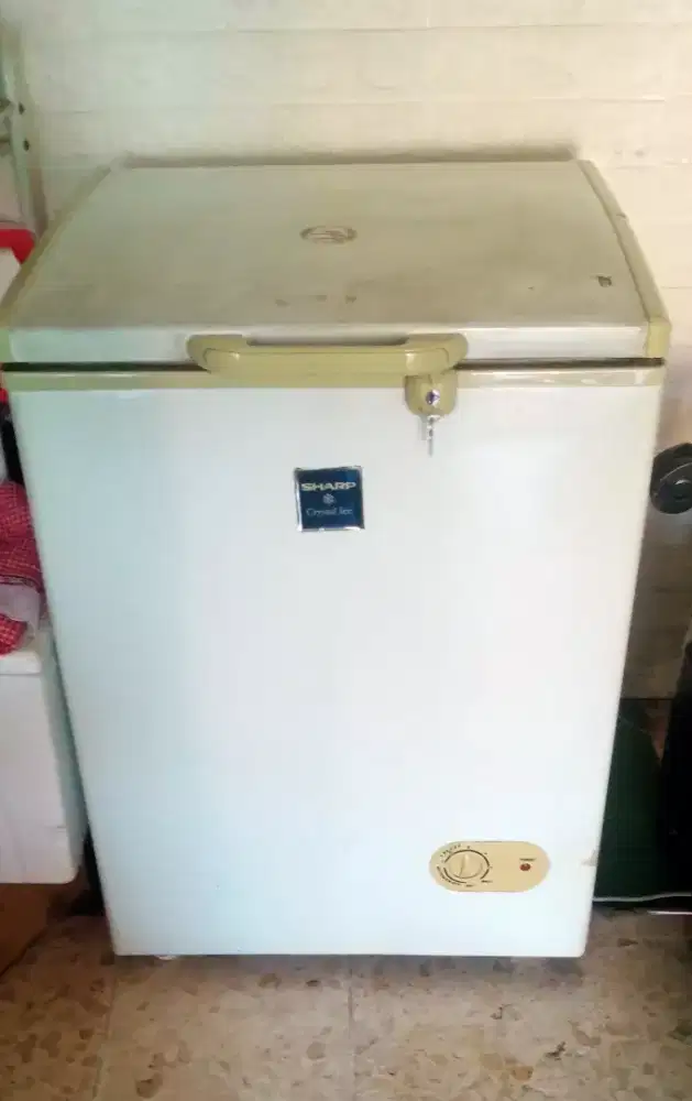 Dijual cepat Freezer Sharp 150Ltr - Normal Sehat