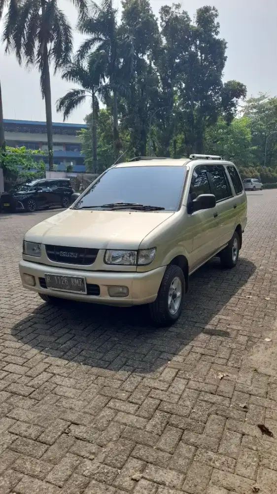 Isuzu panther Ls at 2000