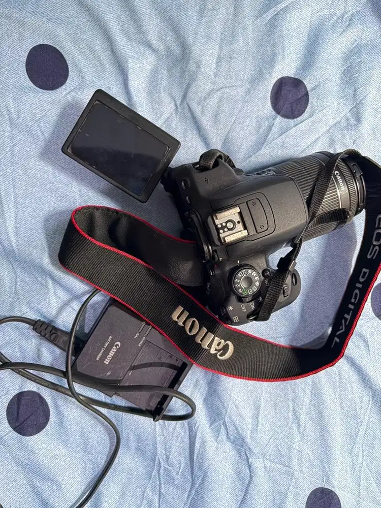 Jual kamera Canon 700D
