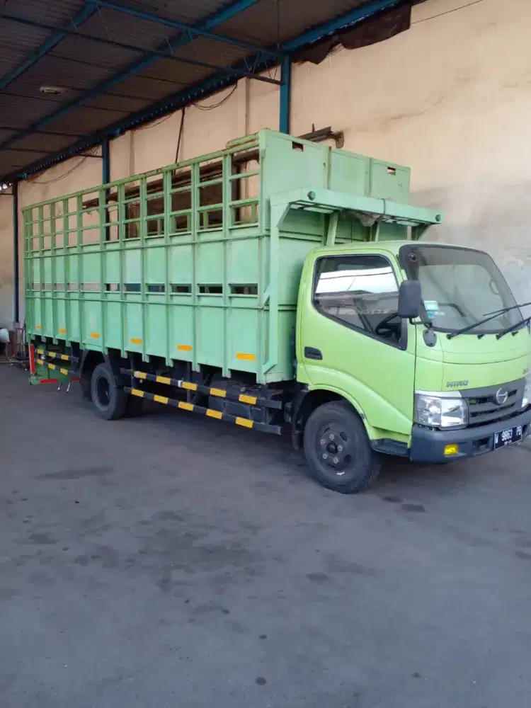 Jual truk Hino seperti baru tgn 1