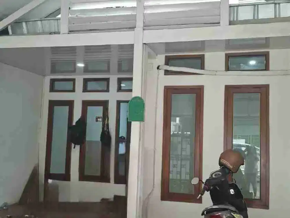 Rumah Sewa Row Jalan Lebar di Cempaka Putih Jakarta Pusat