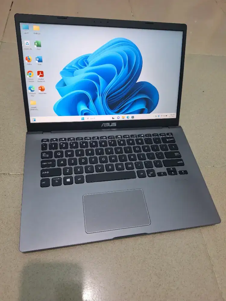 Bismillah di jual laptop asus vivobook slim siap pakai