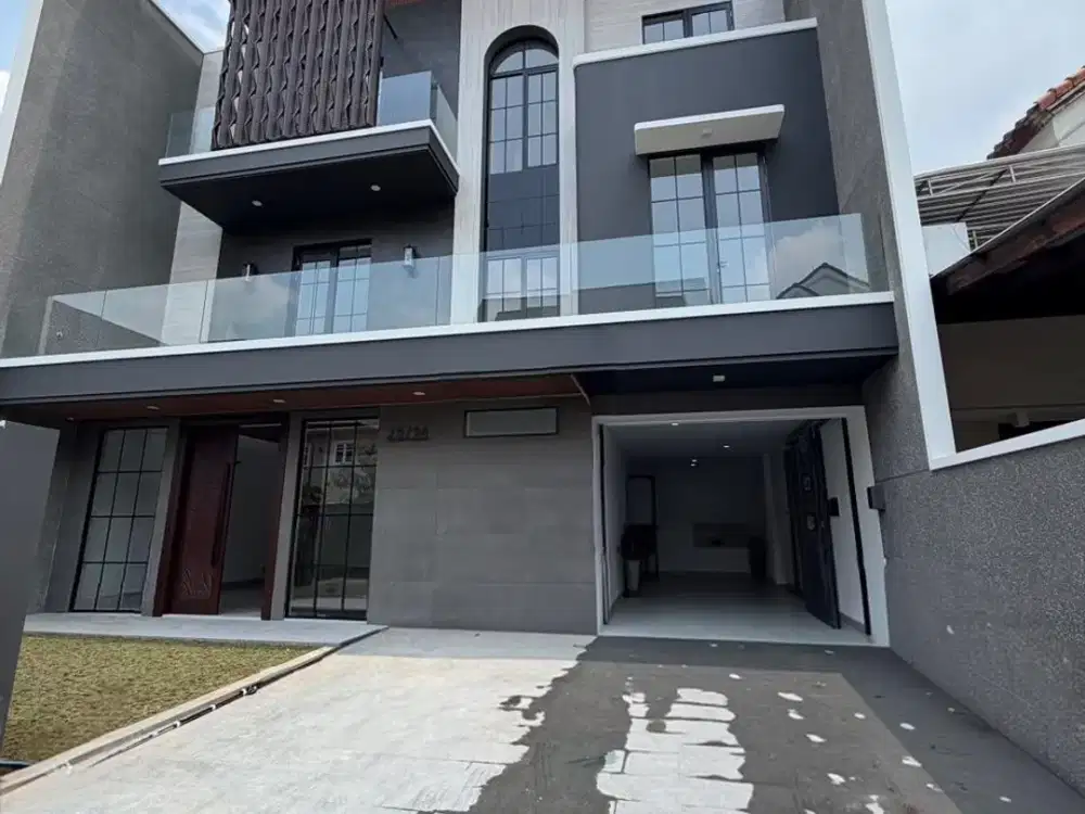 Dijual Rumah Bagus dan Lokasi Strategis di Citraland, Sby