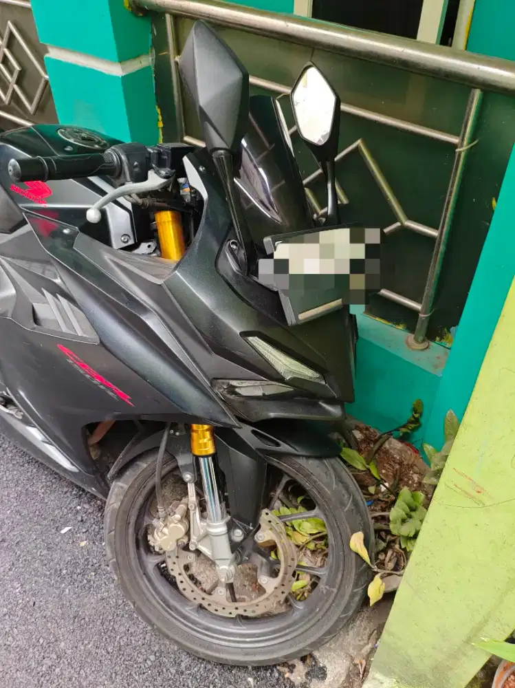 HONDA CBR 150R (BEKAS)