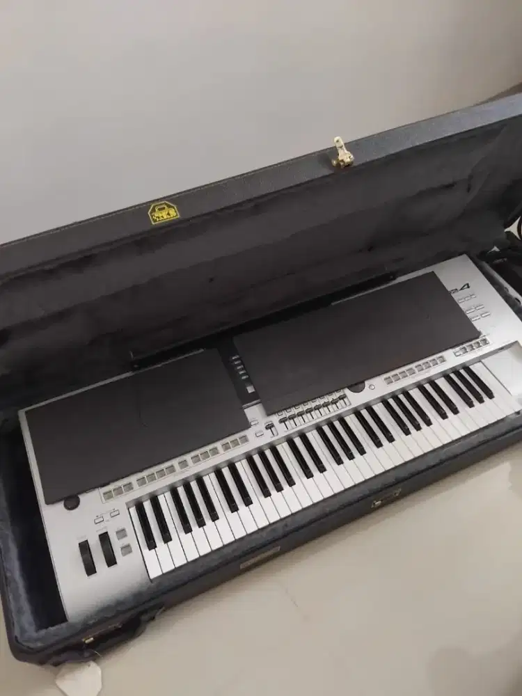 Yamaha Tyros 4 Like New