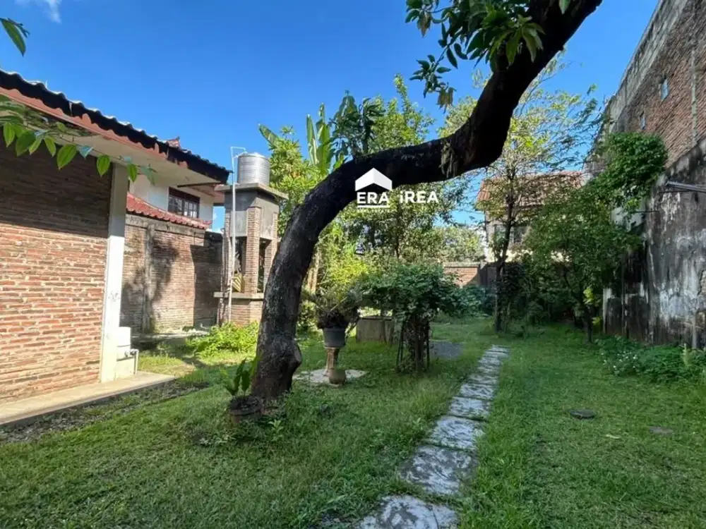 RUMAH DIJUAL DI SOLO KRATONAN DEKAT PASAR KEMBANG, SINGOSAREN PLAZA