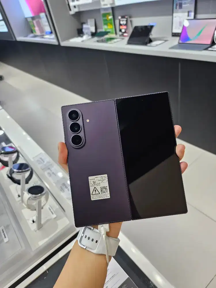Samsung Galaxy Fold8 Ultra12/256 Garansi Resmi Sein 1 Tahun