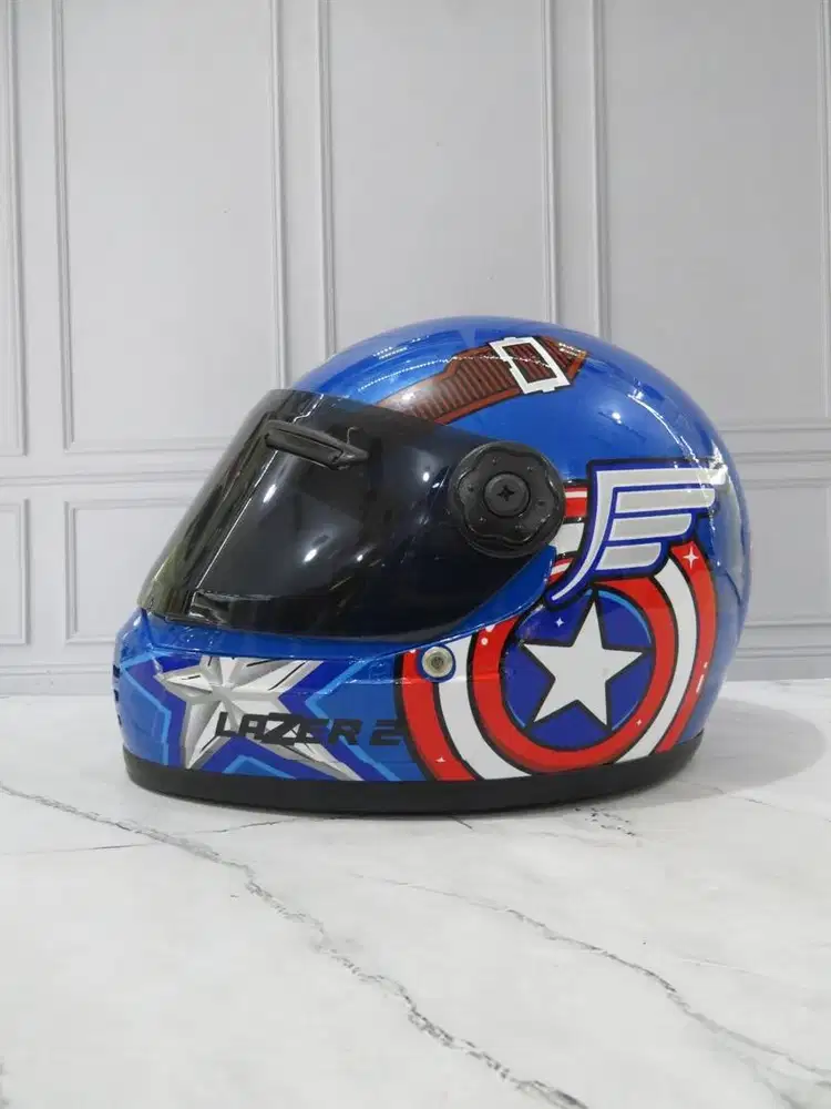Kepala toko/manager toko helm