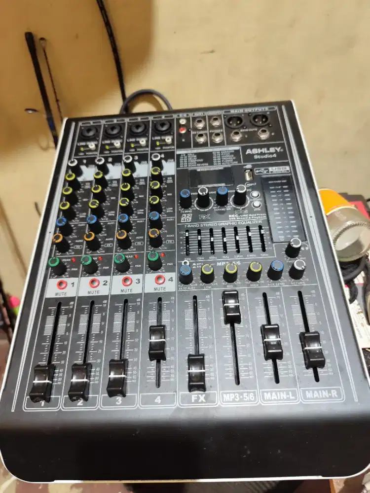 Set spiker 8 in stereo power mixer asley studio 4 chanel reveb 99 dsp