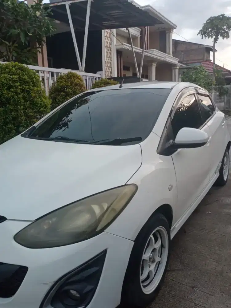 Dijual Mazda 2 matic kondisi bagus