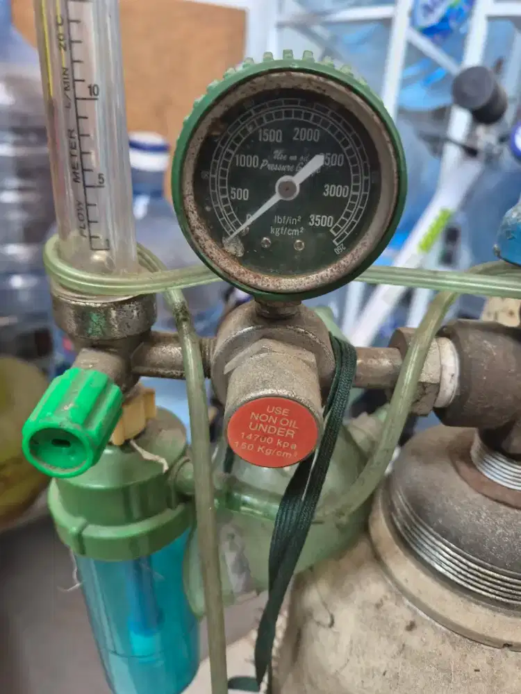 Tabung gas oksigen medis