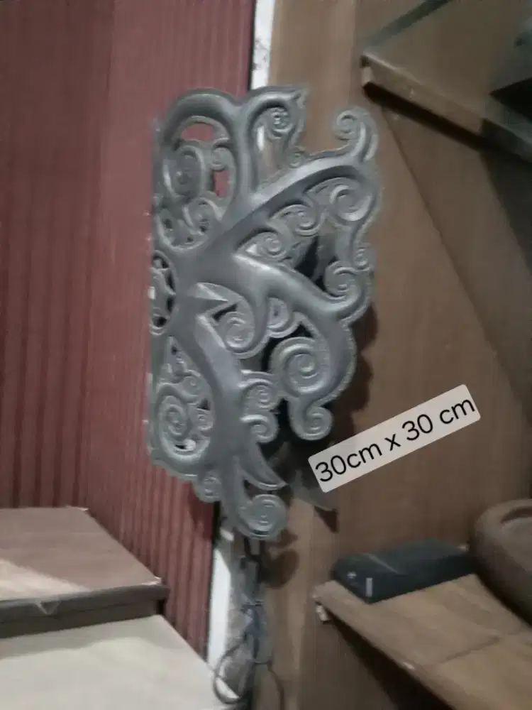 Pajangan lampu dinding
