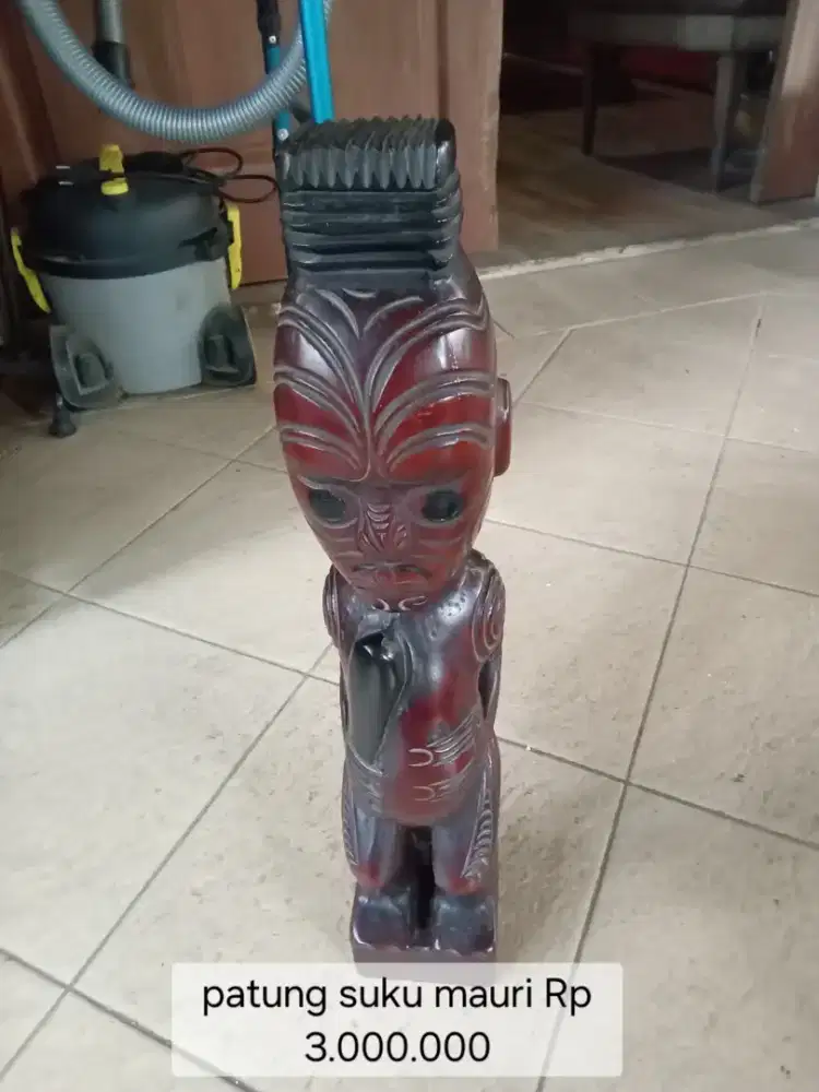 Patung suku maori