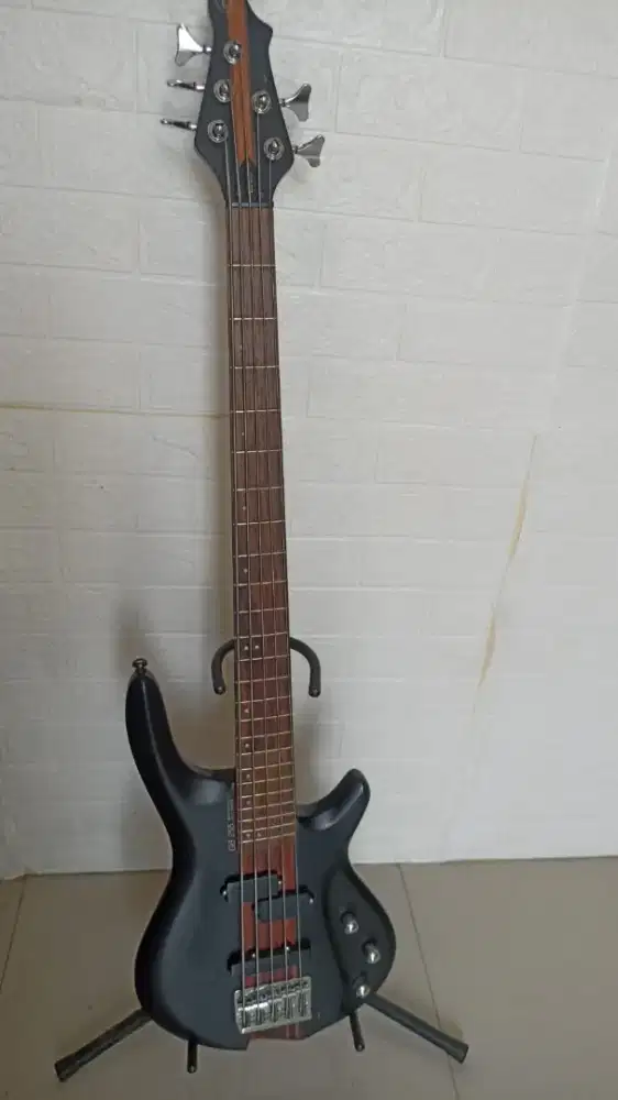 Bass 5 senar Gillmore  GB255 Like New!