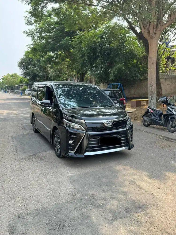 (Cash) Termurah voxy 2021 hitam dp 5jt alphard 2022 serena innova