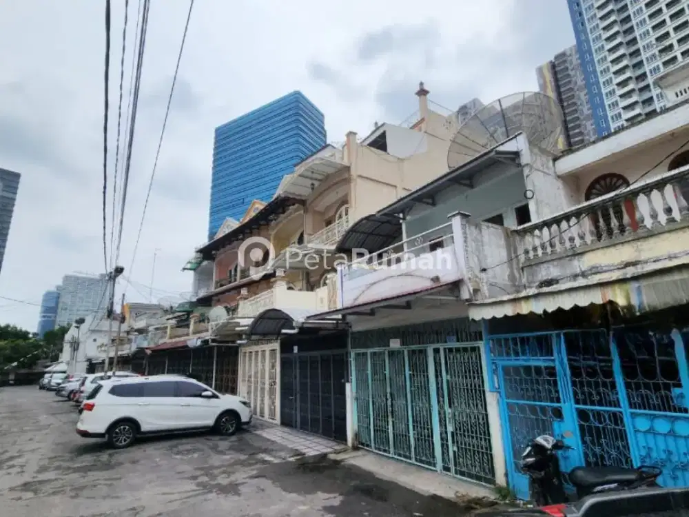 DIJUAL RUMAH JALAN LABORATORIUM I - DEKAT DELIPARK MALL MEDAN (andy)