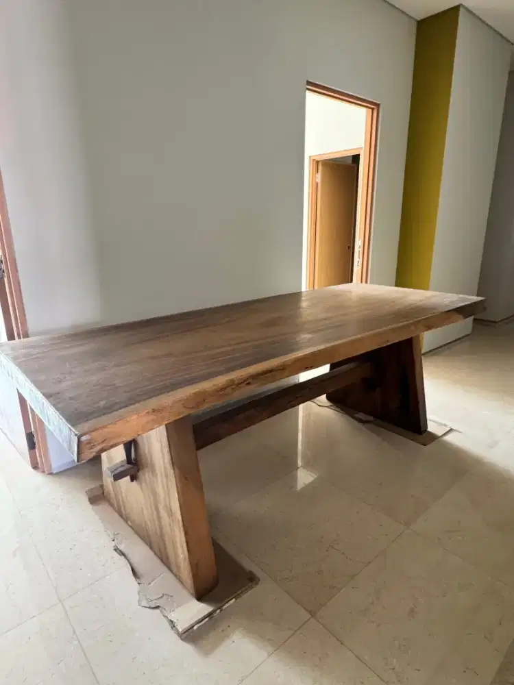 Meja Kayu Solid Tebal (Live Edge) - Mewah untuk Ruang Makan/Meeting