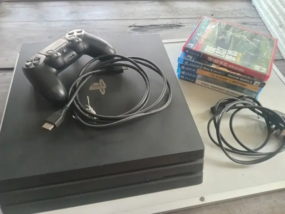 PS 4 Pro 1TB Seri CUH-7106B