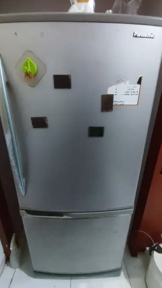 Kulkas Panasonic Besar (Freezer Bawah)