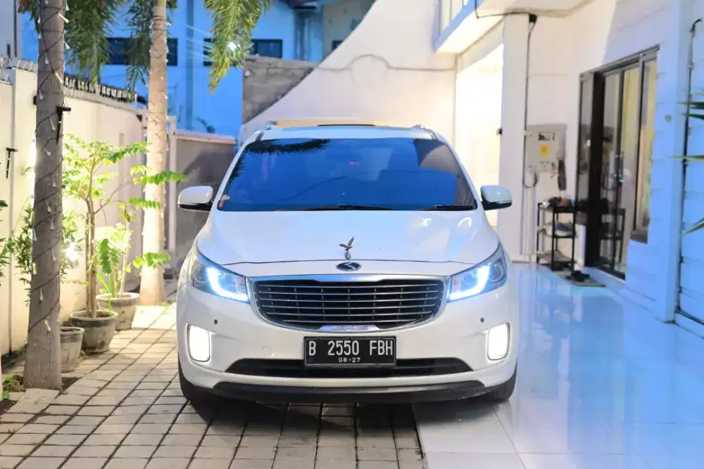 KIA Grand Sedona ULTIMATE mesin V6 powerfull. Bisa isi 11 orang