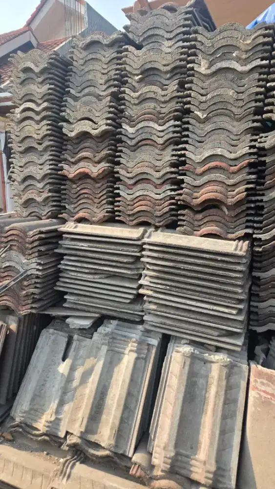 Dijual genteng bekas kondisi super di Waru Sidoarjo
