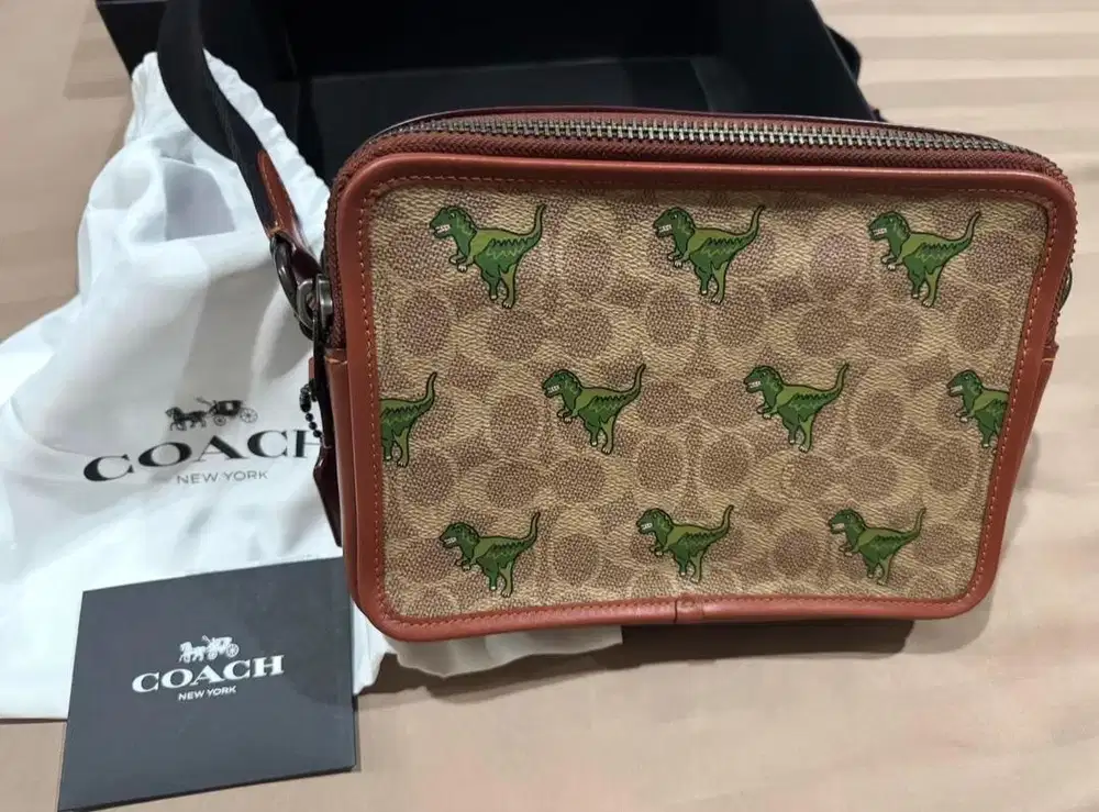 Tas Slempang Pria Merk Coach