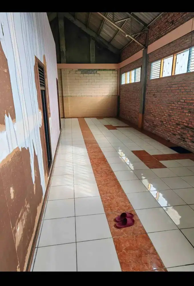 DIKONTRAKAN LAHAN LUAS + RUMAH