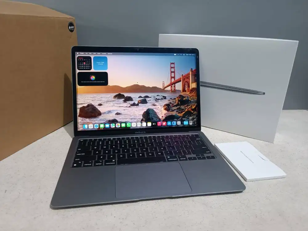 MacBook Air M1 8/256 CC 137 BH 99% Mulus – Siap Pakai!