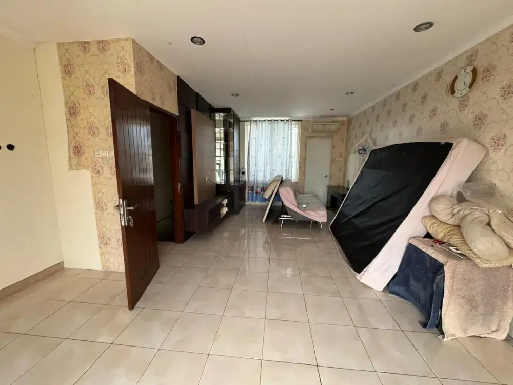 Rare! Ruko Full Renov 3 Lantai di Ifolia Harapan Indah Bekasi, LT 100 m² LB 225 m², Area Parkir Luas