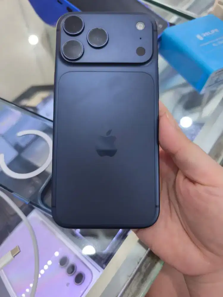 iPhone 17 pro max 256gb blue