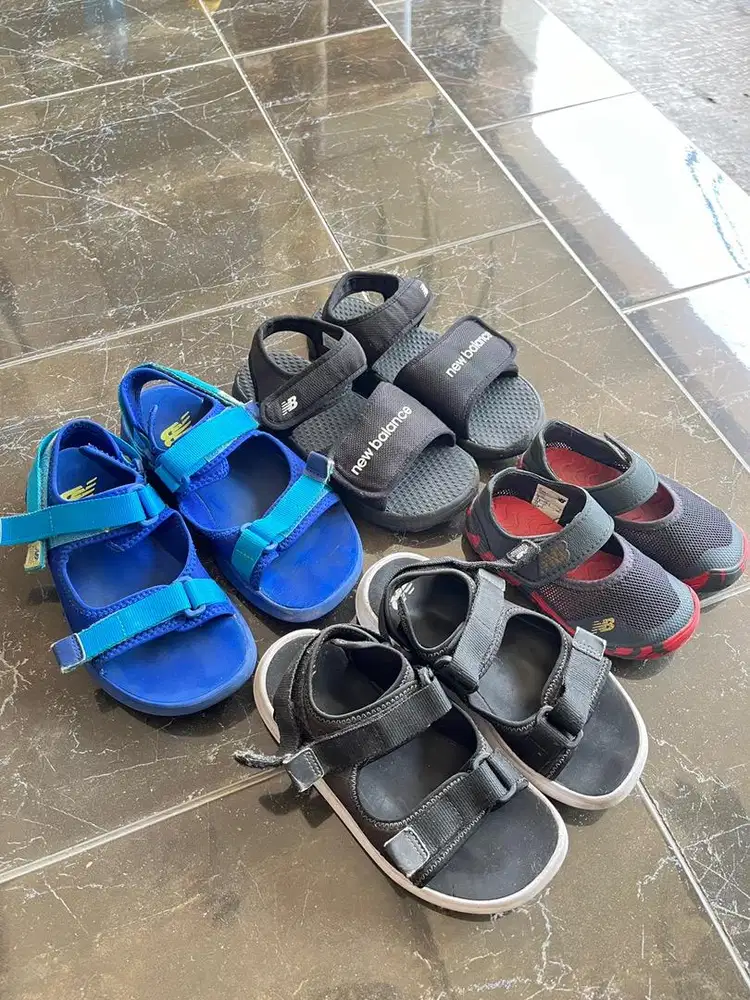Preloved New balance sepatu sandal anak