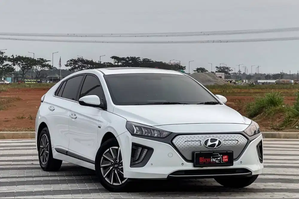 Hyundai IONIQ Electric EV sedan Signature  matic 2020 putih