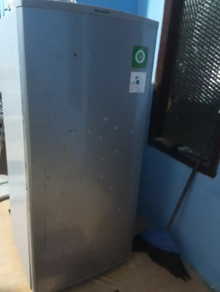 Dijual frezer sharp 6 rak normal