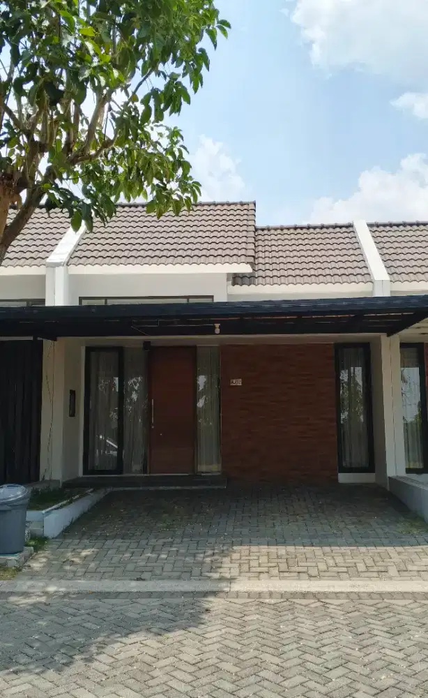Disewakan Rumah Tinggal / Tahun