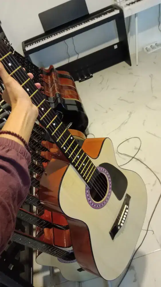 GITAR PEMULA 300.000 DIJUALL