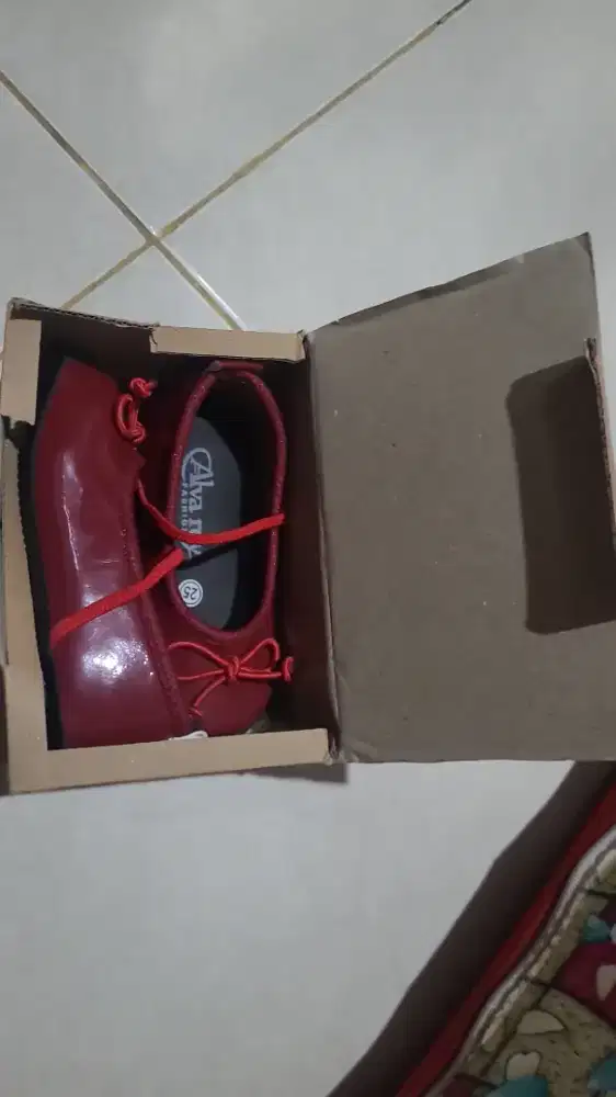 Sepatu anak anak