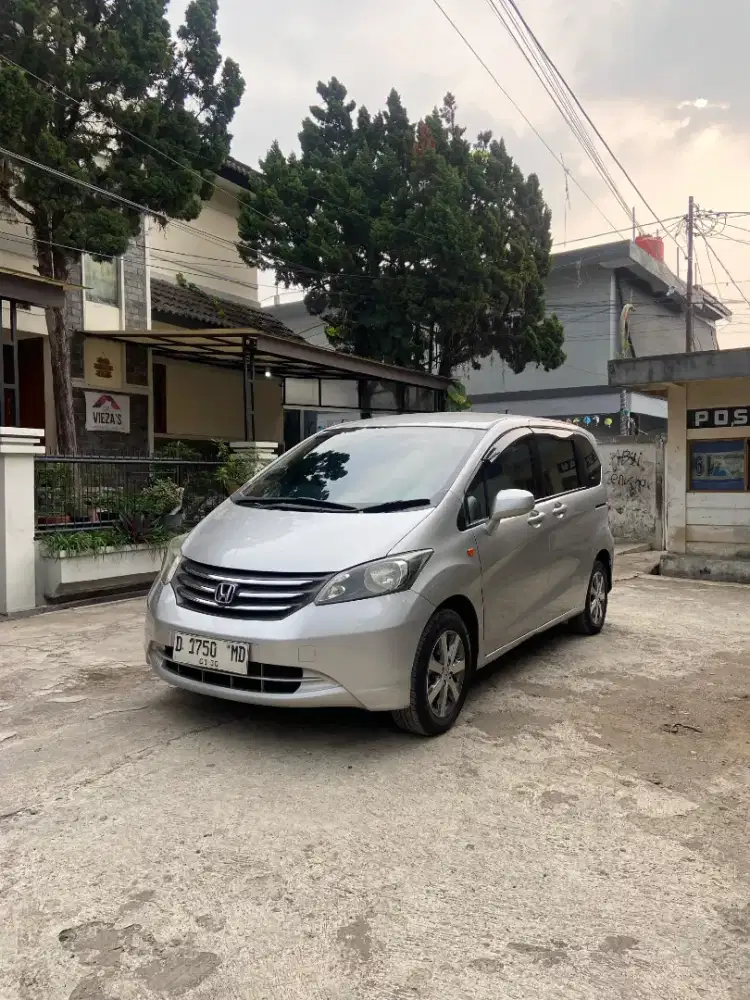 Honda freed psd 1.5 E AT 2009