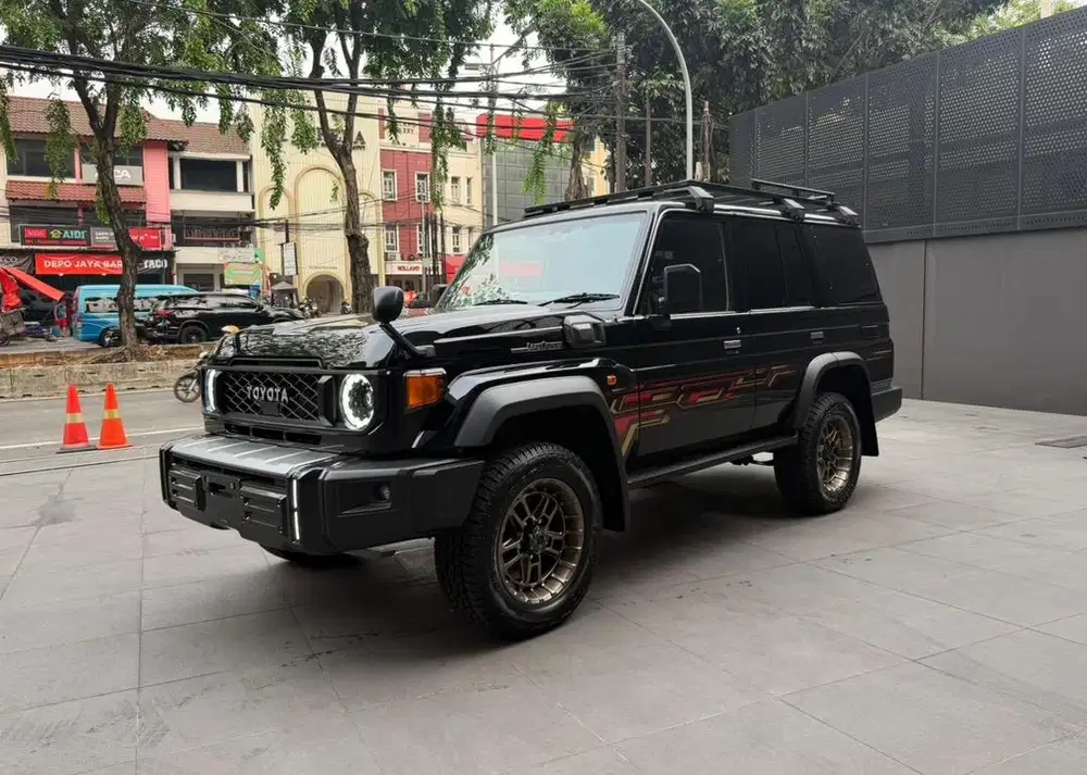 [ RARE ITEM ] Land Cruiser 70 AX modelista